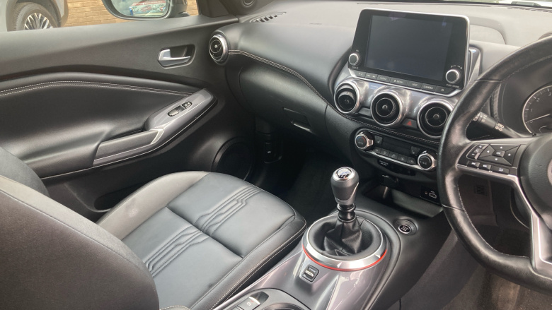 Nissan Juke 1.0 DiG-T 114 Tekna 5dr Petrol Hatchback